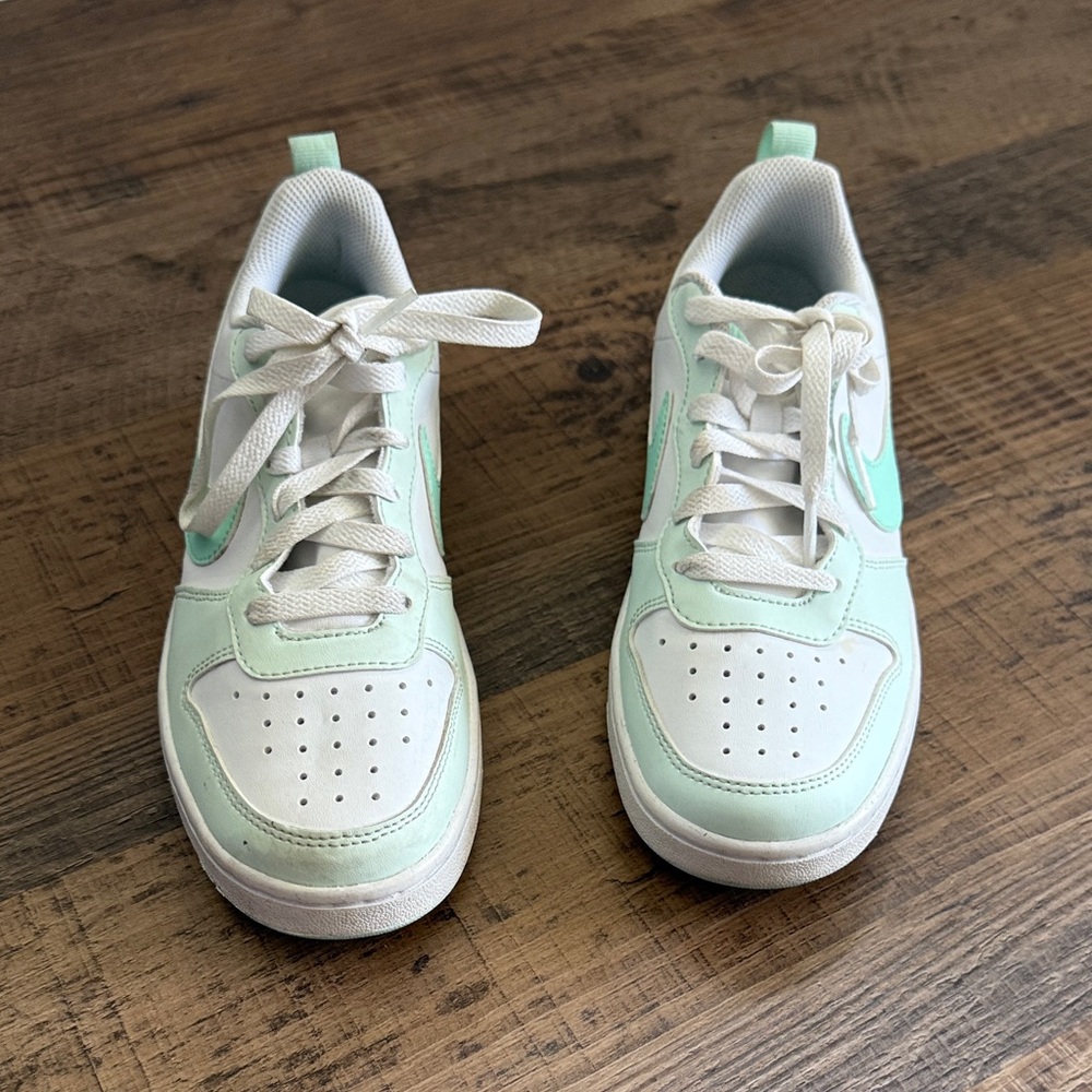 Nike Kids Low Sneakers in Mint and White Size 5 Big Kids - Picture 9 of 14